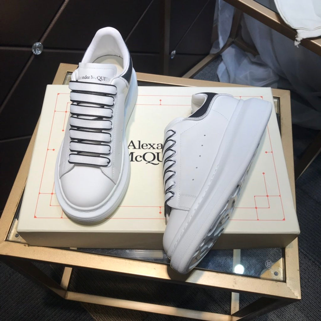 ALEXANDER MCQUEEN BIANCHE E NERE RETRO SCRITTA ORO